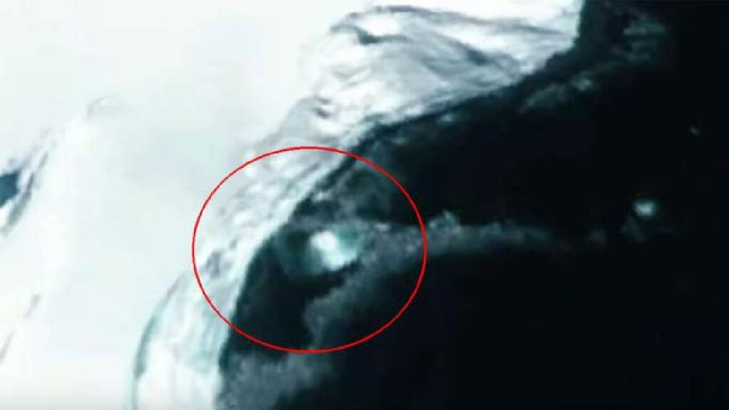 3 Strange UFO Sighting in Antarctica Because of Satellite Images