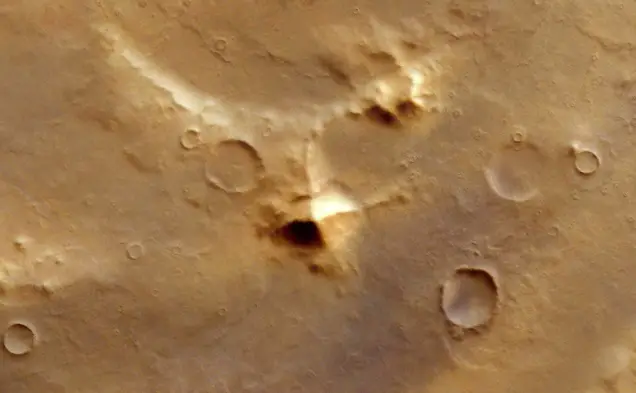 Ufologist spotted a huge ancient pyramid on Mars 2