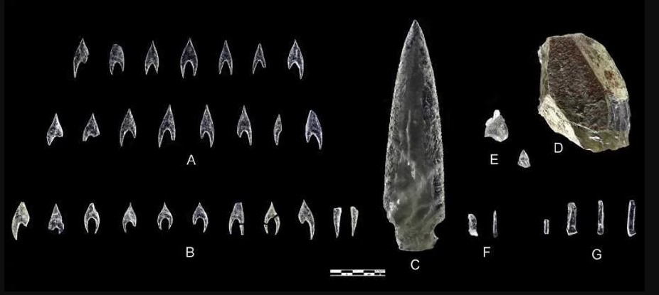 2 Archaic Crystal Dagger Gets Discovered in a Prehistoric Tomb
