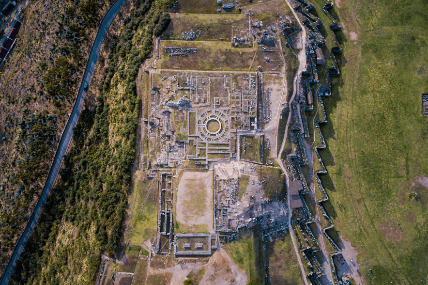 Foto 3 Cimientos de lo que fueron los torreones de Sacsayhuaman